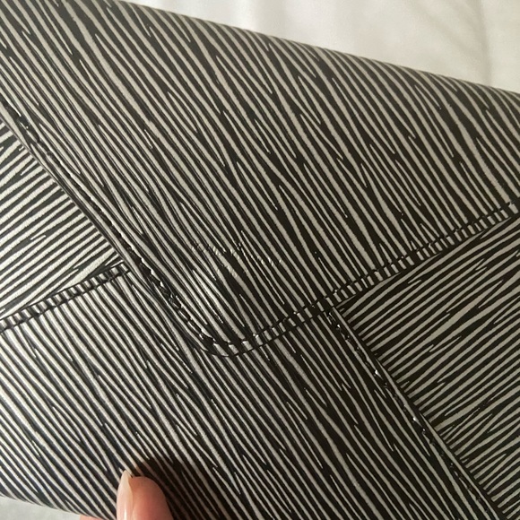 Louis Vuitton Kirigami Leather Snap Envelope Clutch - Picture 3 of 12